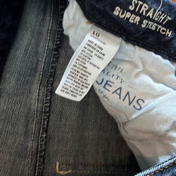 American Eagle Outfitters Straight Super Stretch cropped jeans. Size 10 - Picture 3 of 4